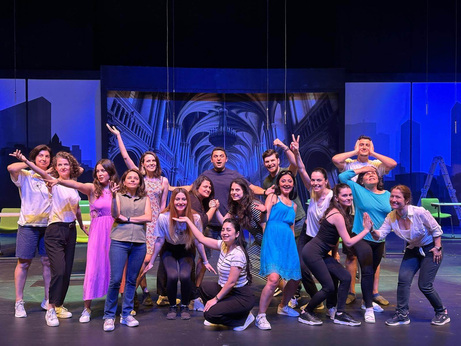 Gönüllü çalışanlardan oluşan Softtech Tiyatro Kulübü, İngiltere’de ödül kazandı