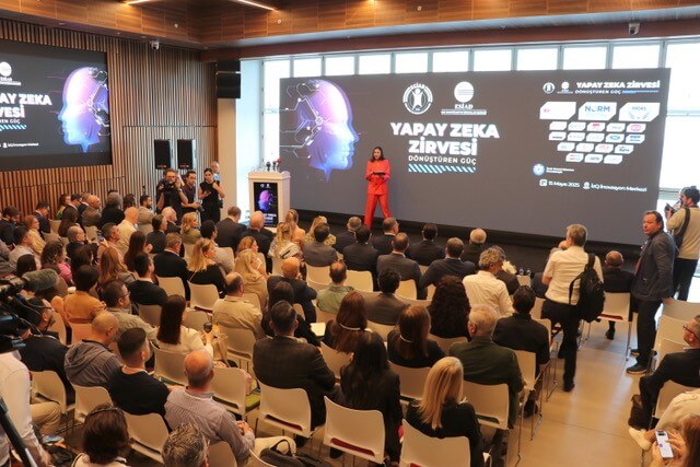 İzmir Yapay Zeka Zirvesi, Teknolojide Öncü Olma Hedefiyle Toplandı